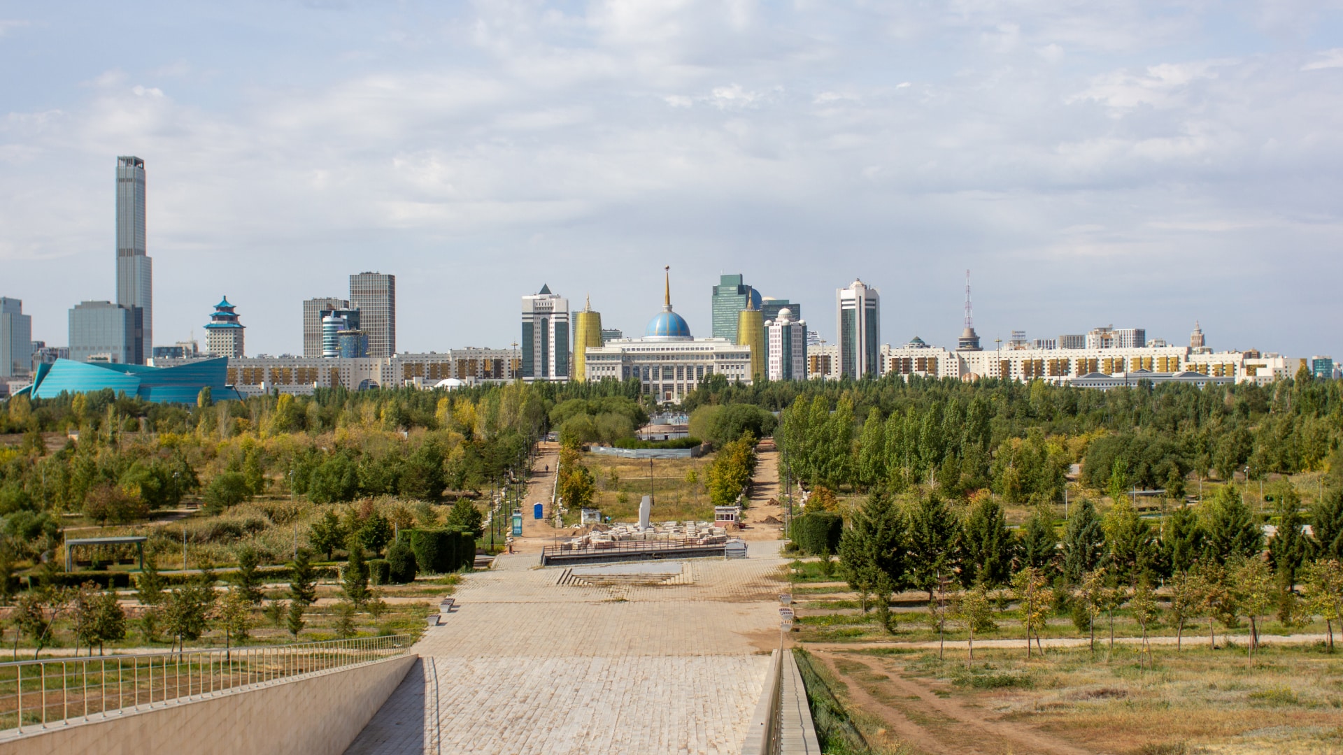 В Астане засохли тысячи новых деревьев после некачественной посадки