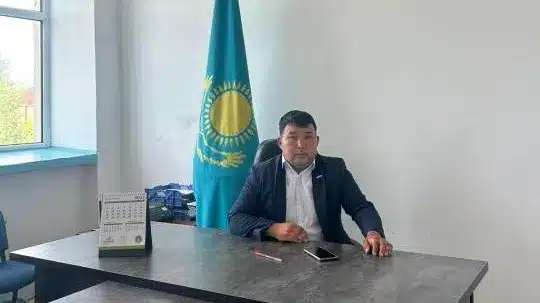 Бейәдеп сөз айтқан Шығыс Қазақстандағы ауыл әкімі қызметінде қалды