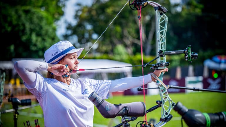 Дуэт Тютюна и Юнусовой поборется за бронзу чемпионата Азии по стрельбе из лука