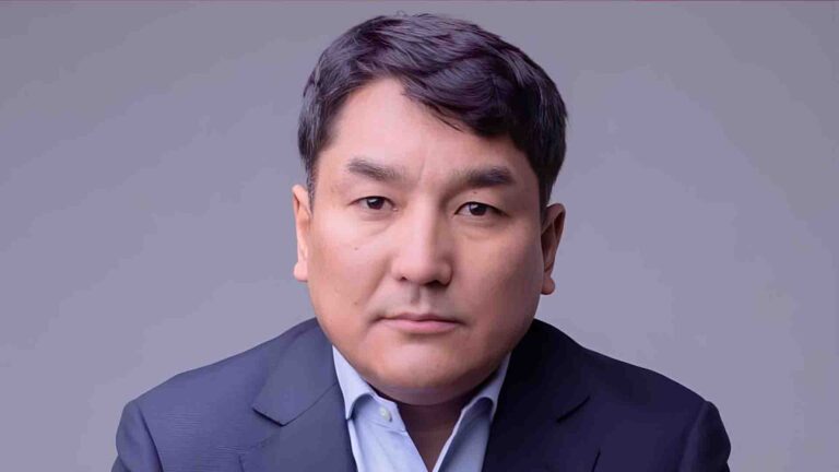 Бір жыл бұрын ұсталған Алмасбек Садырбаевқа қатысты тергеу аяқталды