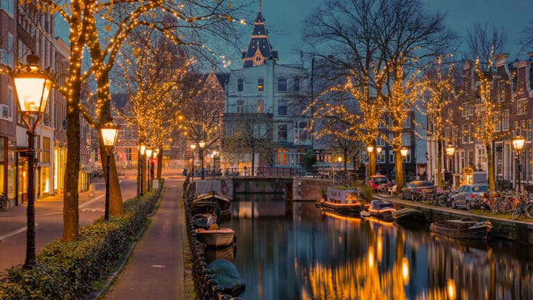 Пять стран, куда казахстанцы могут улететь за рождественским настроением