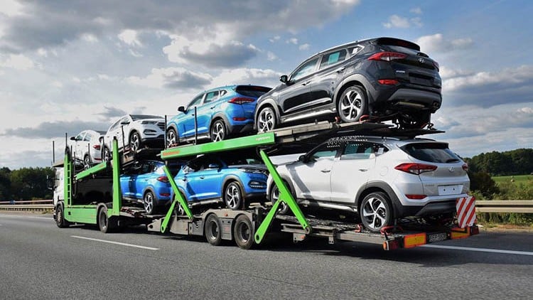 Ақмола облысында авто тасымалдайтын көлік аударылып қалды (видео)