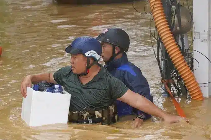 Наводнение во Вьетнаме затопило 52 тысячи домов, погиб 41 человек