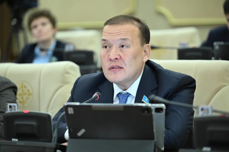 Депутат Болатбек Нажметдинұлы журналист Михаил Козачковтан сотта жеңіліп қалды