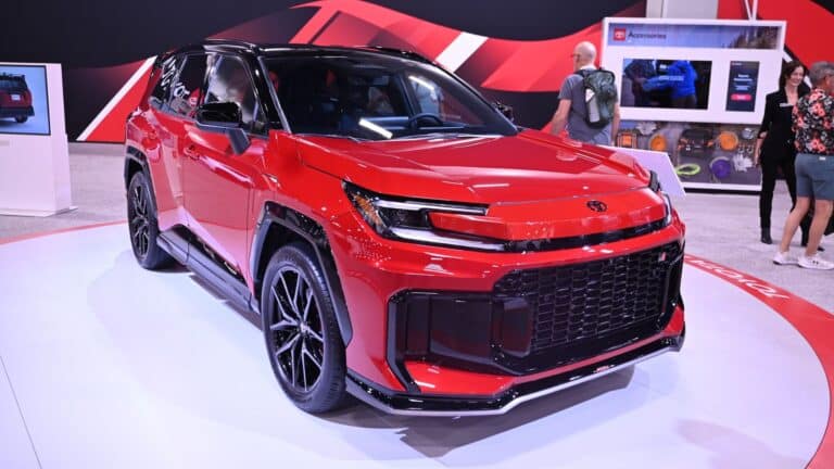 Обновленный Toyota RAV4 GR Sport показали на выставке SEMA 2025