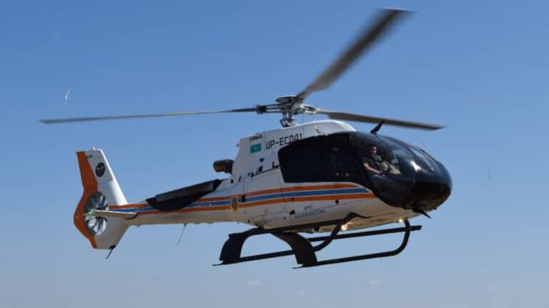 Пилоты КазАвиаСпаса эвакуировали новорожденного Казахстанца