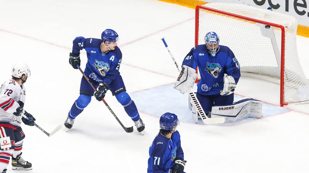 «Неэффективный» нападающий Иван Николишин (72) сразу после перехода из «Барыса» в «Нефтехимик» начал забивать