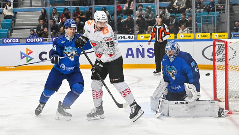 «Барыс» пропустил три шайбы за 40 секунд и проиграл «Авангарду»