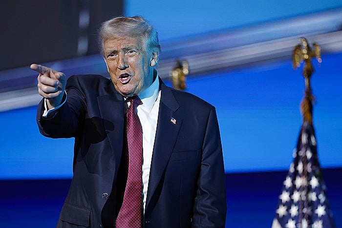 Трамп потребовал расследовать связи Клинтона с Эпштейном