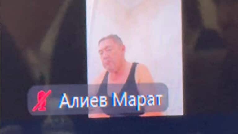 Нәжімеденов: «Майкамен отырған адам – демократияның белгісі»