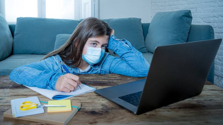 Абай облысында тұмау өршіп, 10 мың оқушы онлайнға ауысты