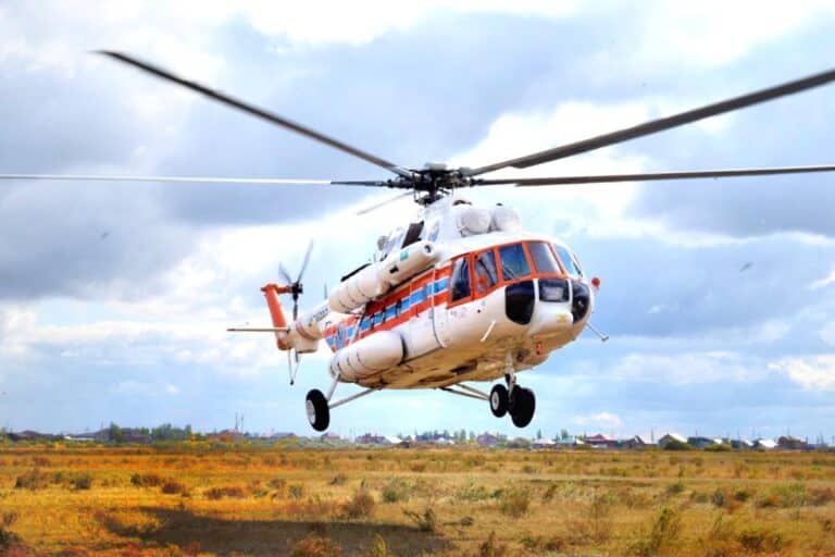 Выжившего в смертельном пожаре в Алгабасе мужчину вертолетом доставили в Шымкент