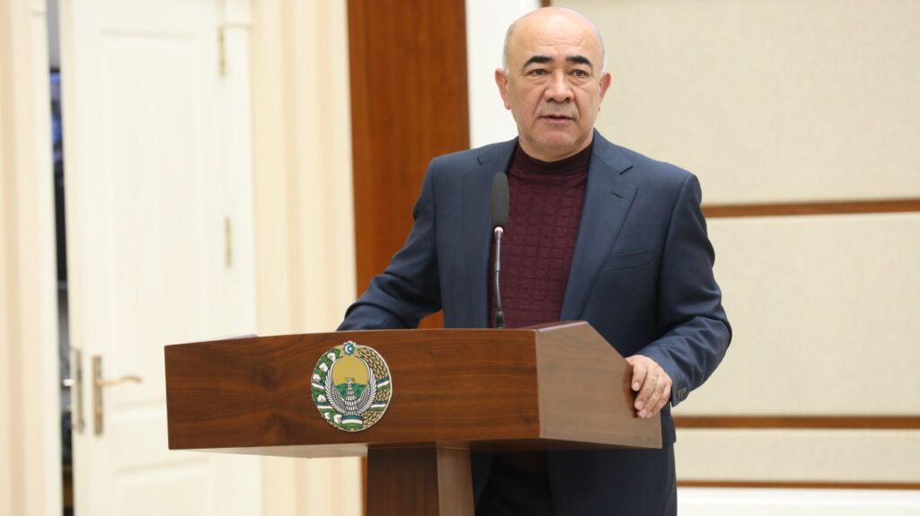 «Тандырға жақындағанда, денесі қызады, содан кейін қан екі есе жылдам айнала бастайды» деді хоким / Фото: Ташкент облысының хокимияты