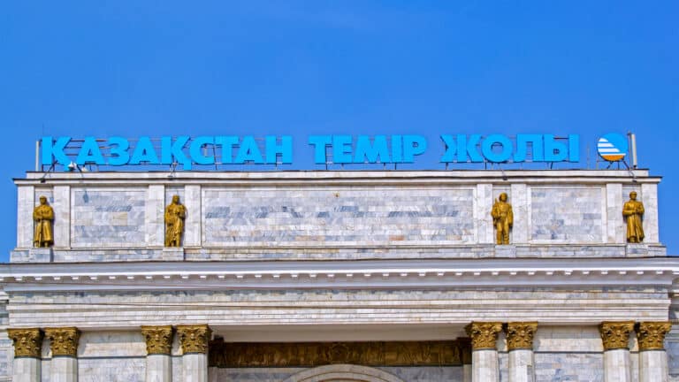 ҚТЖ 2026 жылы акцияларын қос биржаға қатар шығаруы мүмкін