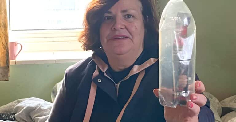 Женщина получила гневное письмо после того, как отправила послание в бутылке