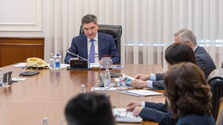 «Тойхана» мектеп боп шықты: Бектенов білім саласындағы былықты сынады