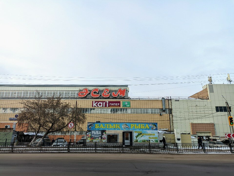 В Астане горит рынок «Асем»