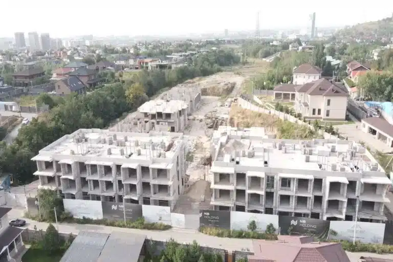 Казахстанец платит ипотеку за квартиру в ЖК 