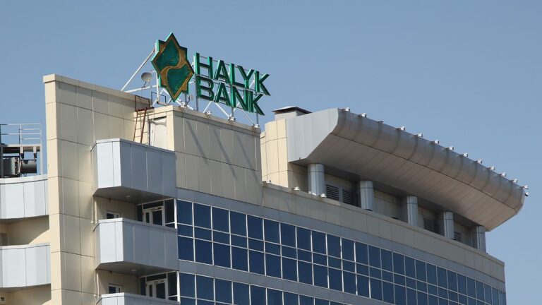 Холдинг «АЛМЕКС» снова выводит на рынок акции Halyk Bank