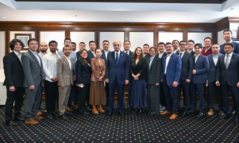 Токаев встретился с основателями казахстанских IT-стартапов в Вашингтоне