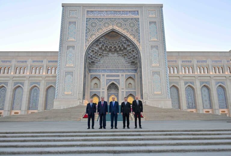 Токаев и лидеры четырех стран посетили Центр исламской цивилизации