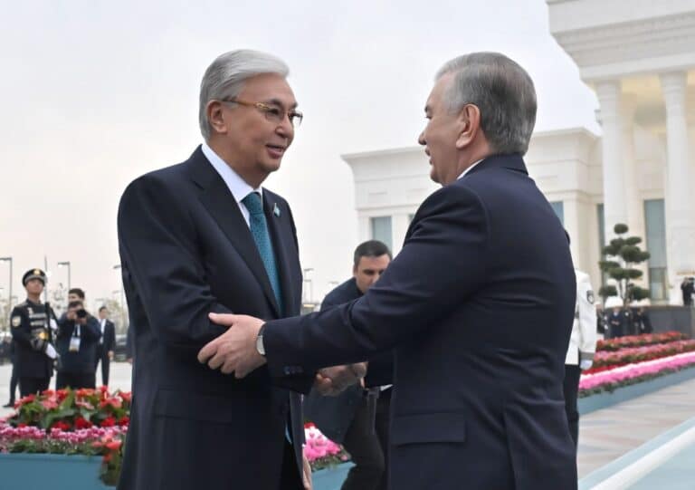Токаев завершил визит в Узбекистан