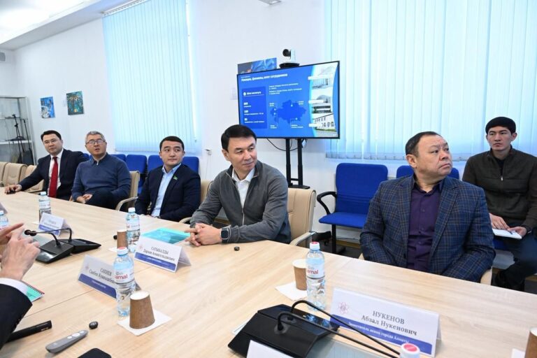 Аким Алматы ознакомился с работой ключевого ядерного института страны