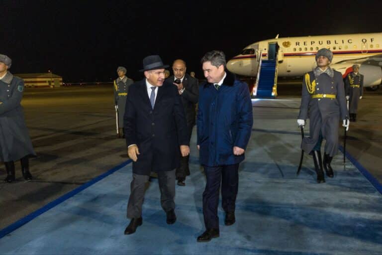 Премьер Армении Пашинян прилетел в Астану