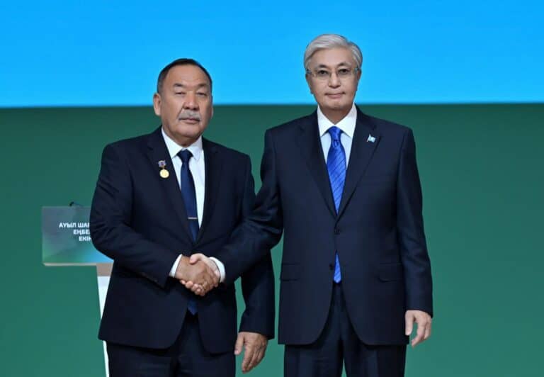 Тоқаев ауыл шаруашылығы саласының 30 еңбеккерін мемлекеттік наградамен марапаттады