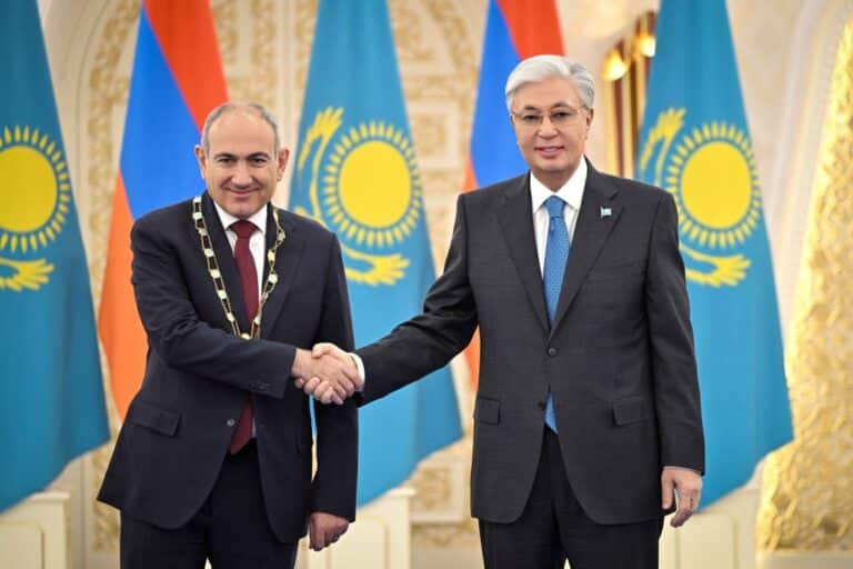 Тоқаев Никол Пашинянды «Алтын Қыран» орденімен марапаттады