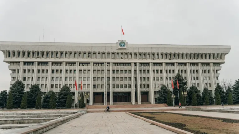 Қырғызстанда кезектен тыс парламенттік сайлау өтіп жатыр