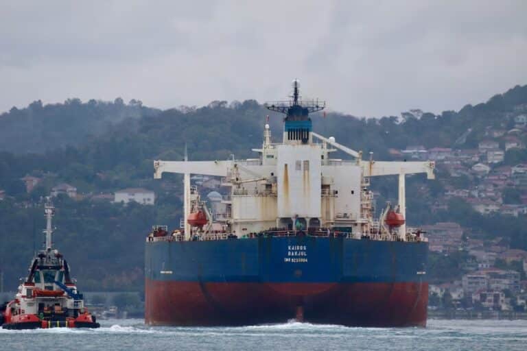 Два танкера пострадали от взрывов в Черном море у берегов Турции