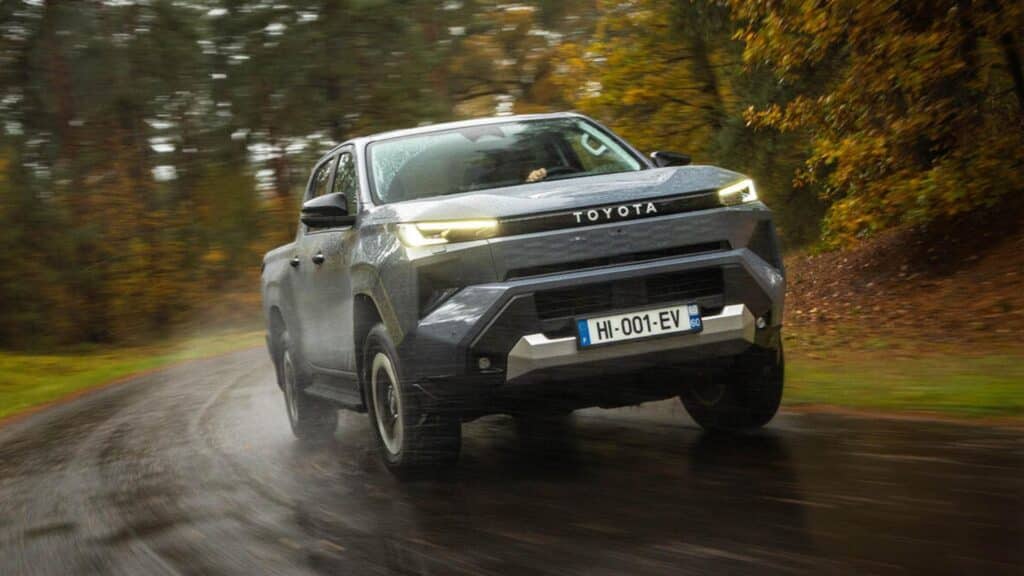 Toyota Hilux на электротяге появится в 2026 году