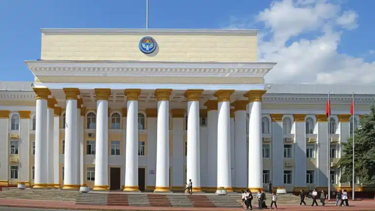 Қырғызстанда кезектен тыс парламент сайлауына 467 кандидат тіркелді