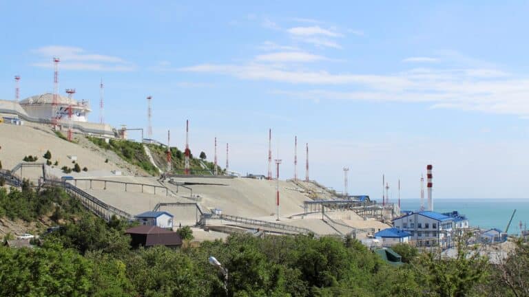 Ресейде қазақ мұнайын айдайтын Шесхарис базасына дрондар шабуылдады