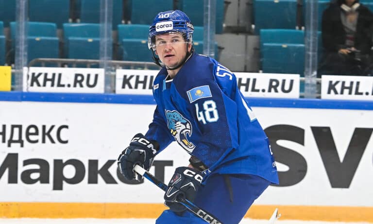 «Барыс» проиграл пятый матч подряд, покинул зону плей-офф и лишился Старченко