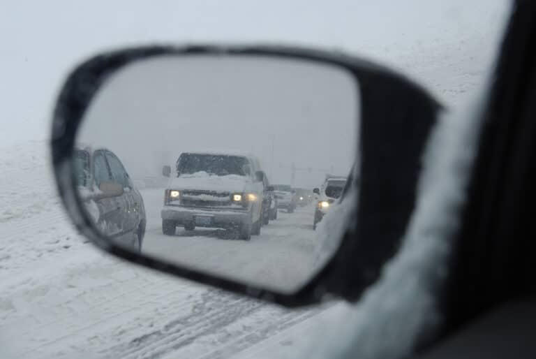 Из-за непогоды в Казахстане ограничили движение на трассах в трех регионах