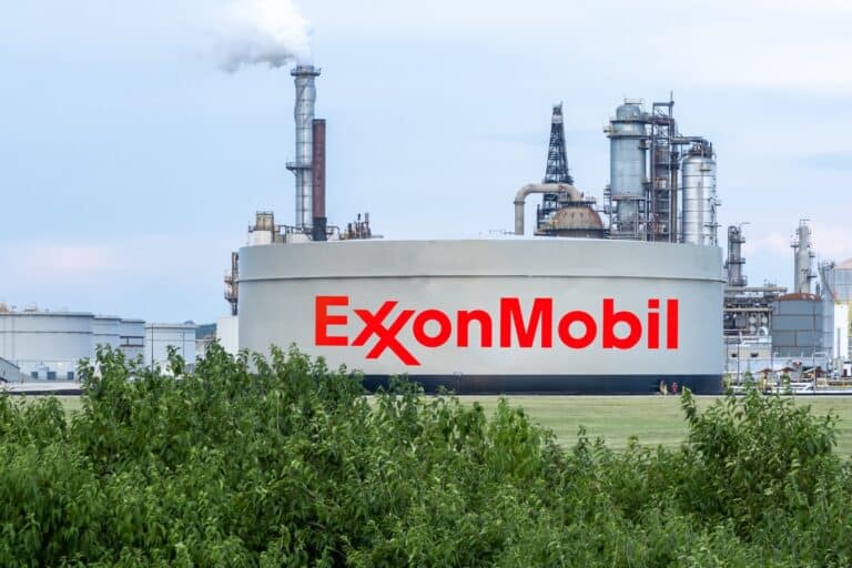 Американская Exxon хочет купить активы «Лукойла» в Казахстане
