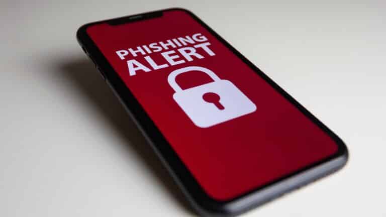Новая волна фишинга угрожает владельцам iPhone