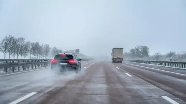 В Казахстане из-за непогоды ограничено движение на нескольких трассах
