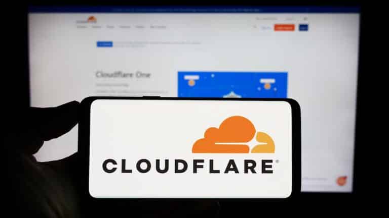 Главное к утру: падение акций в США, сбой Cloudflare, обновление ИИ от Google