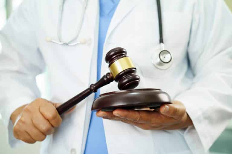 Суд оставил без изменения приговор пациенту, избившему врача в Костанае