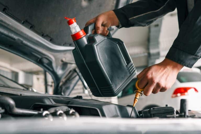 Қозғалтқыш майын қалай таңдау керек: арнайы талаптар мен сапасы бойынша нұсқаулық