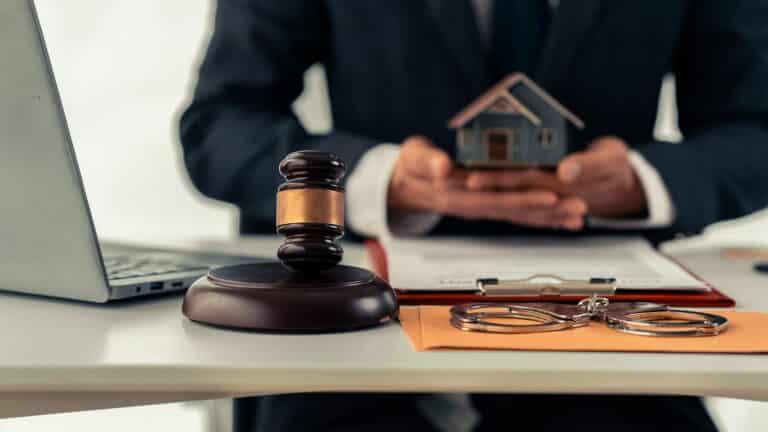 Суд обязал павлодарку заплатить деньги риелторам за самостоятельную продажу квартиры