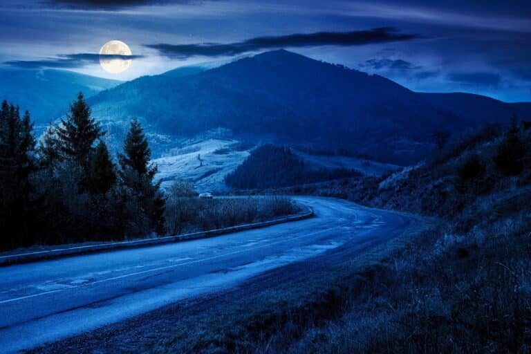 Заблудившихся туристов нашли с помощью беспилотника в горах Карагандинской области