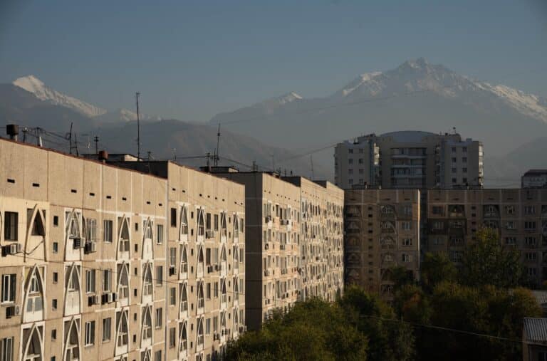 Казахстан обошел Россию и Грузию по доступности жилья