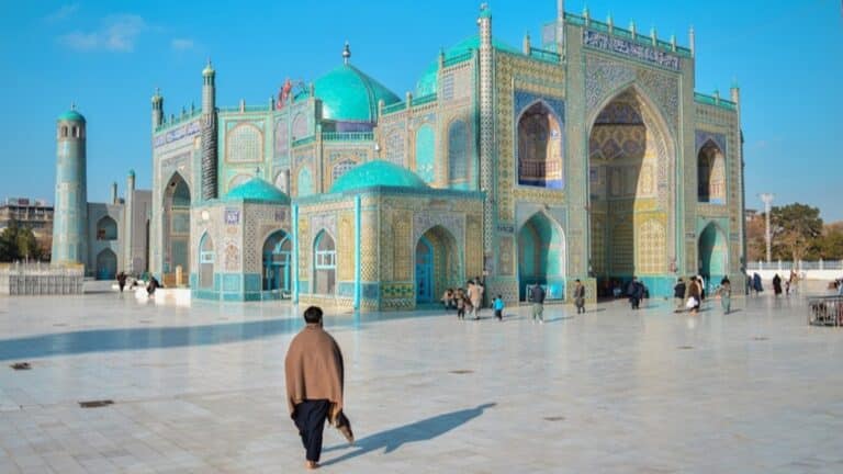 Ауғанстандағы жер сілкінісінен Мазари-Шарифтегі әйгілі мешіт те зақымданды (видео)