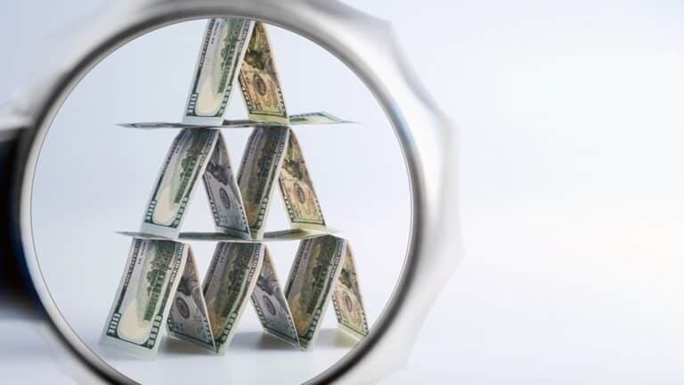 Алматыда «Warner Bros» қаржы пирамидасын құрушы бес жылға сотталды