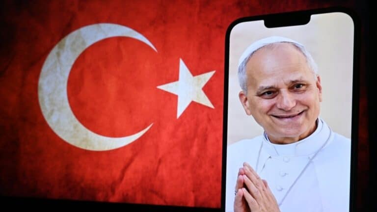 Рим папасы Лев шетелге алғашқы сапарын Түркиядан бастады