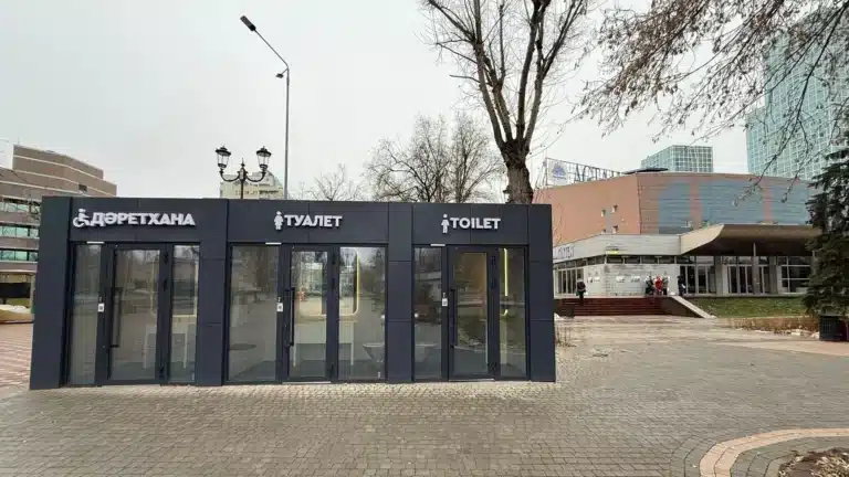 Астанада сырты мөлдір әжетханалар пайда болды